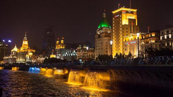外滩景观照明严格控制亮度，更显淡雅柔美    图片来源：上海市绿化市容局