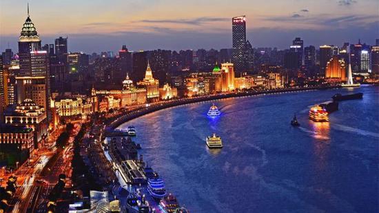 暖黄色的外滩    图片来源：上海黄浦