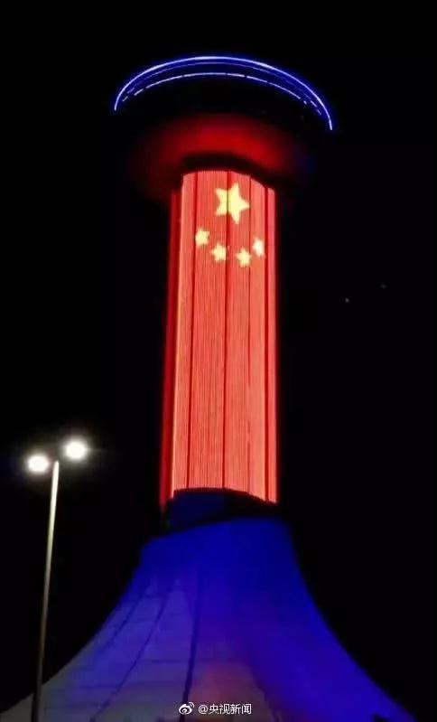 中国红照亮迪拜夜空 世界最高楼开启最炫灯光秀