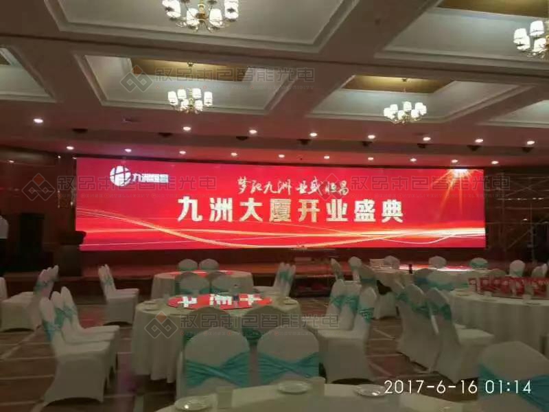 五彩湾九州大厦室内弧形p2.5LED显示屏图片